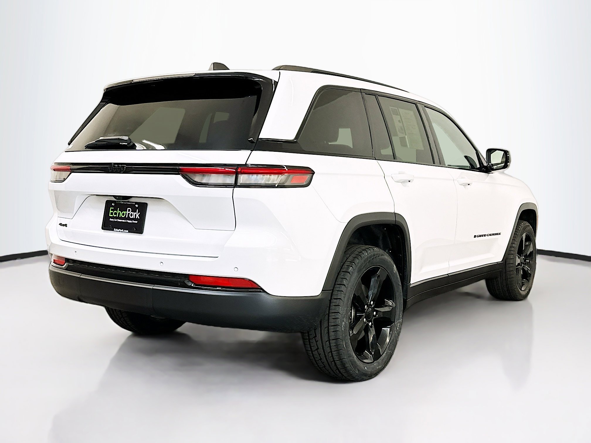 Used 2023 Jeep Grand Cherokee Altitude image 9