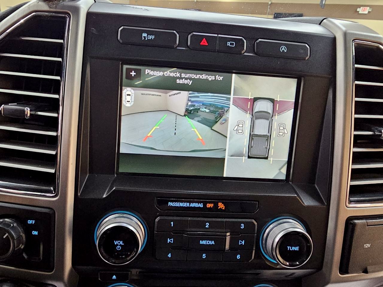 Used 2018 Ford F150 Platinum w/ Equipment Group 701A Luxury RWD image 34