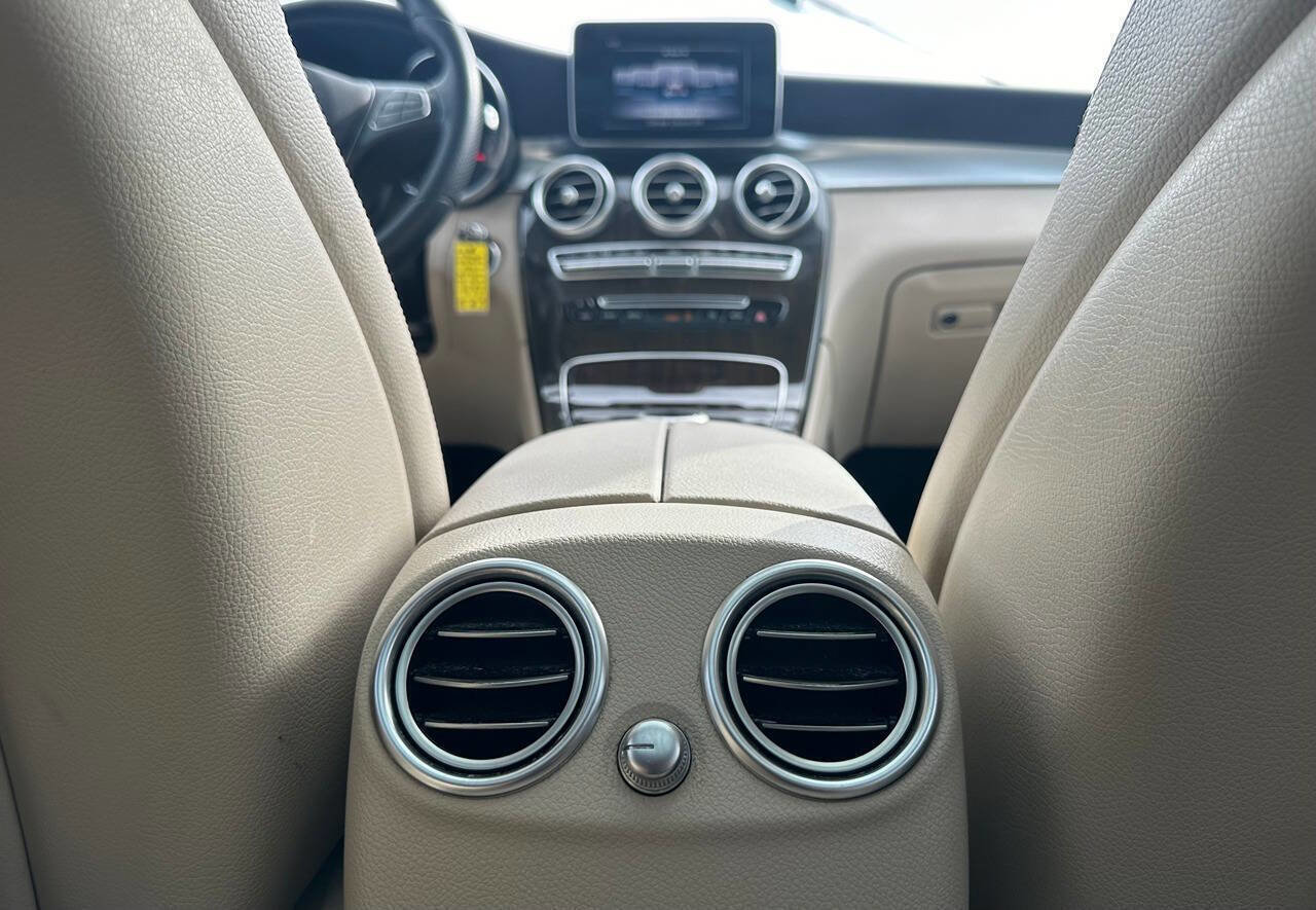 Used 2019 Mercedes-Benz GLC 300 w/ Premium Package image 23