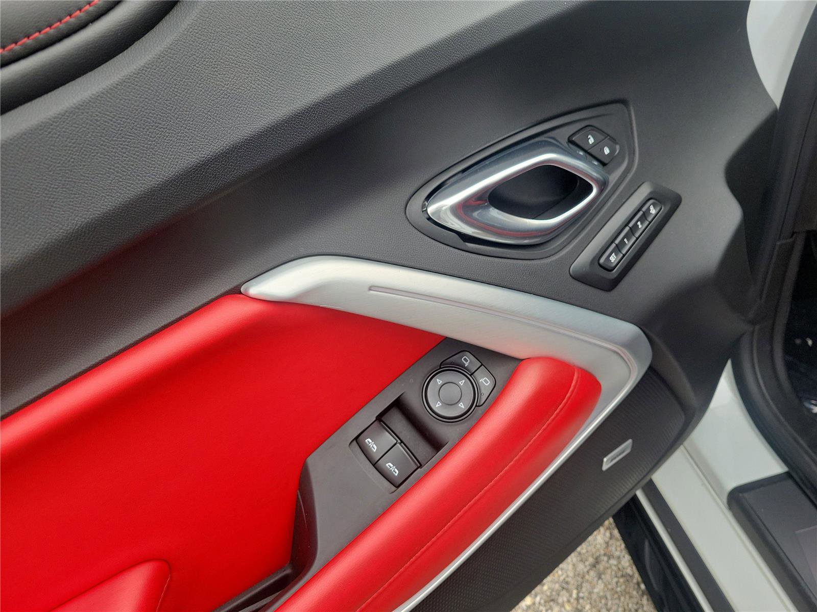 Used 2018 Chevrolet Camaro SS image 15