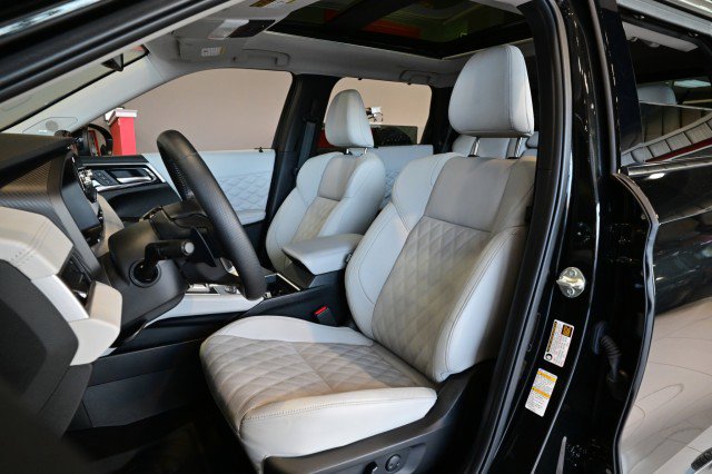 Used 2024 Mitsubishi Outlander SEL Black Edition image 15
