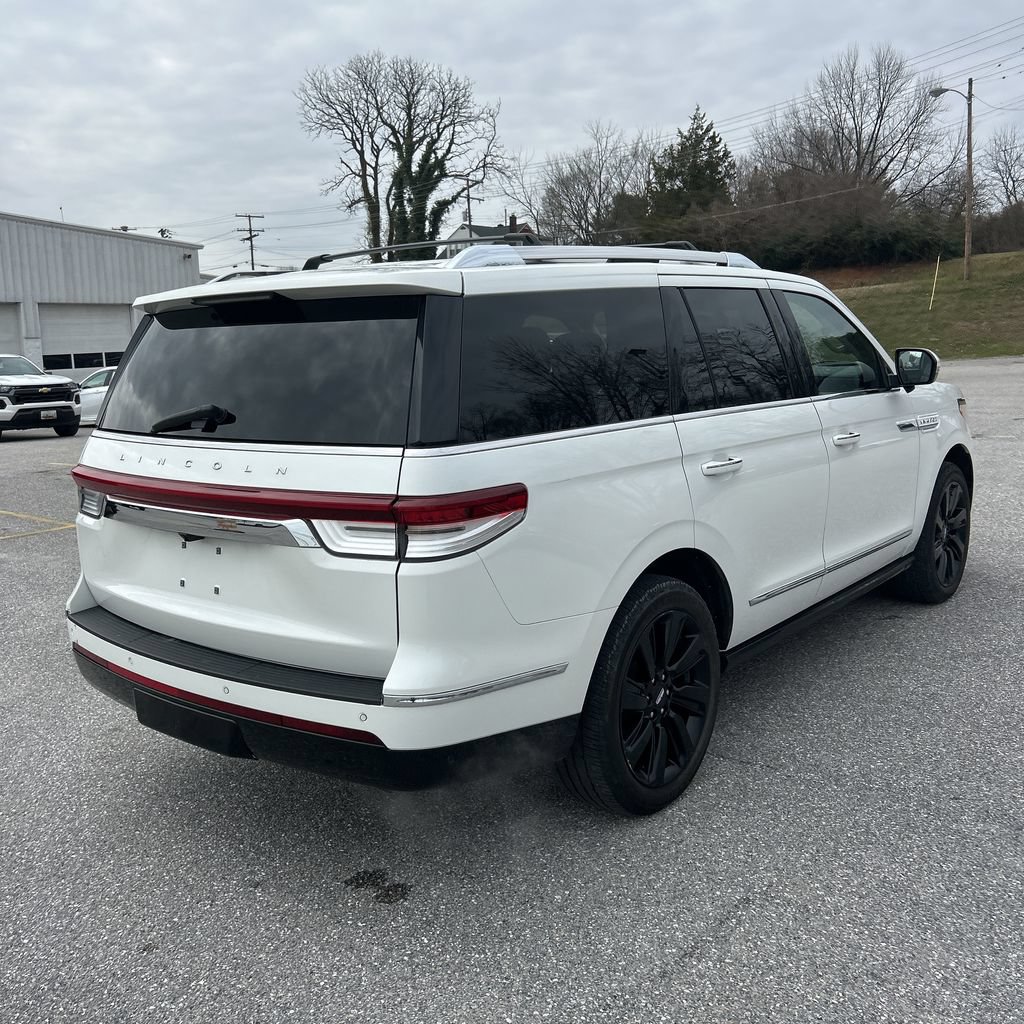 Used 2022 Lincoln Navigator Reserve AWD/4WD image 2