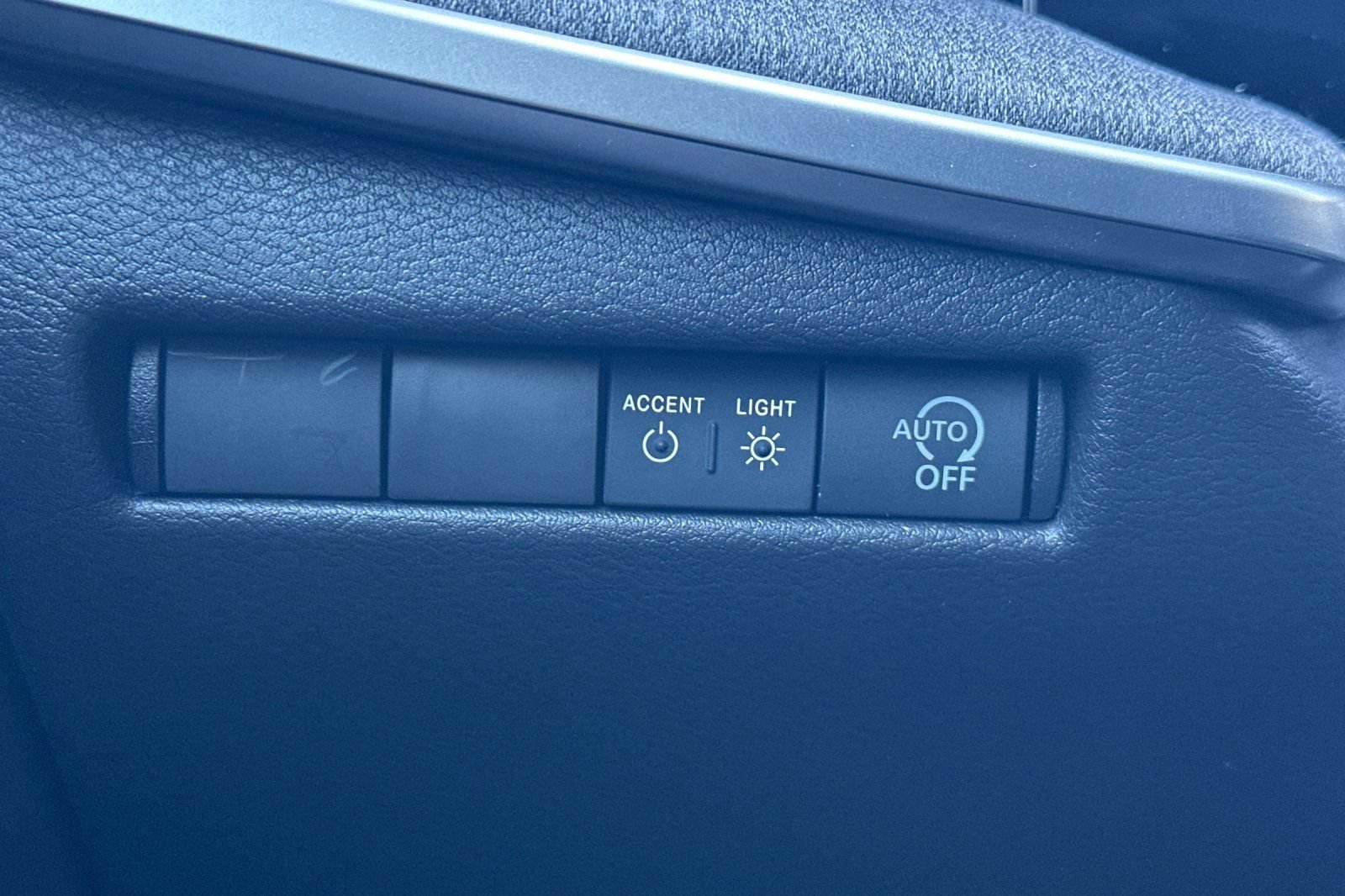 New 2026 Nissan Kicks SV w/ SV Premium Package FWD image 31