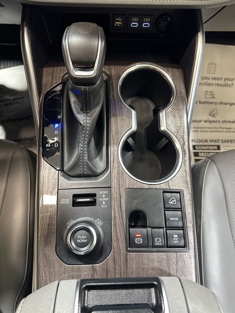 Used 2024 Toyota Highlander Platinum image 34
