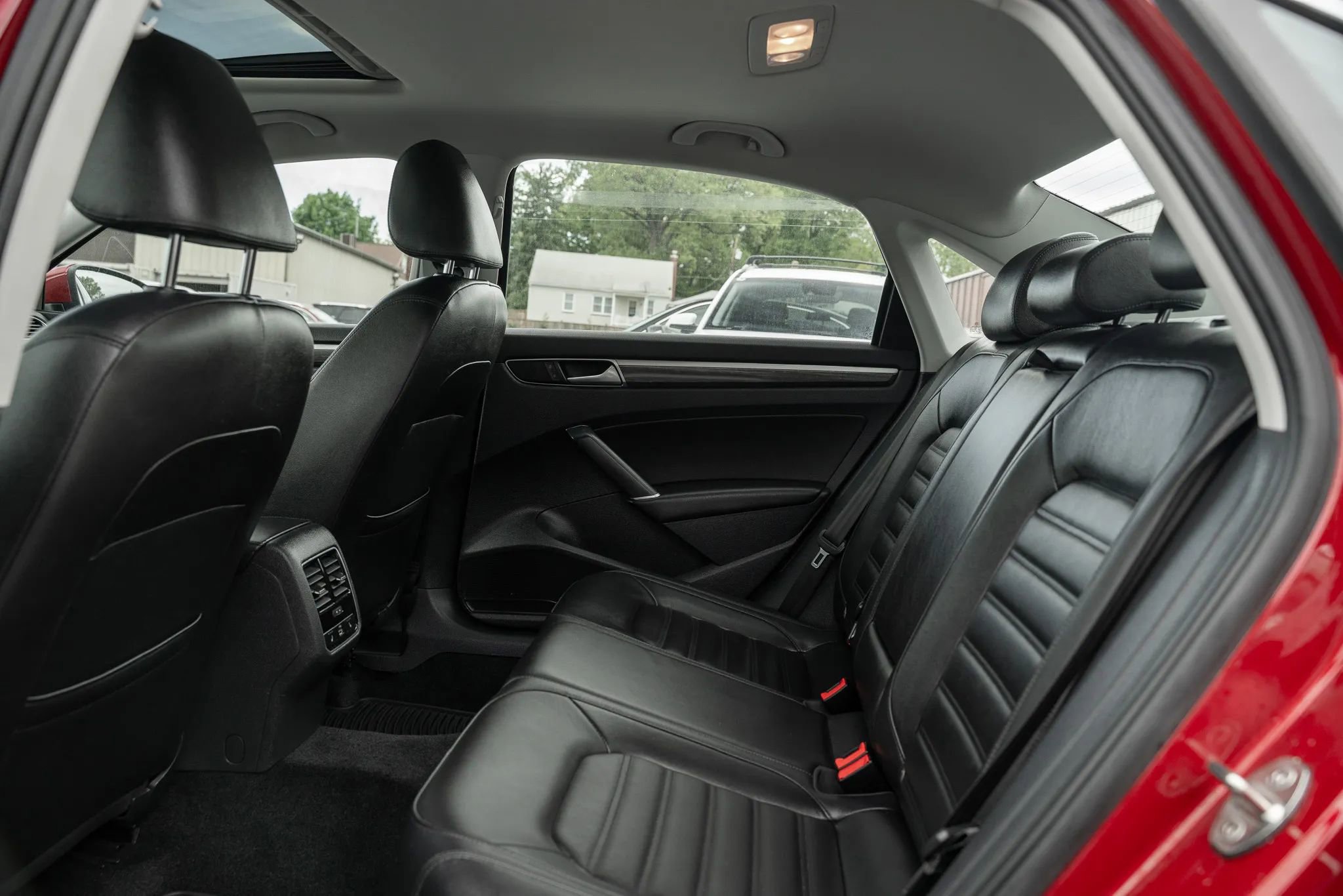 Used 2016 Volkswagen Passat 3.6 SEL Premium FWD image 8