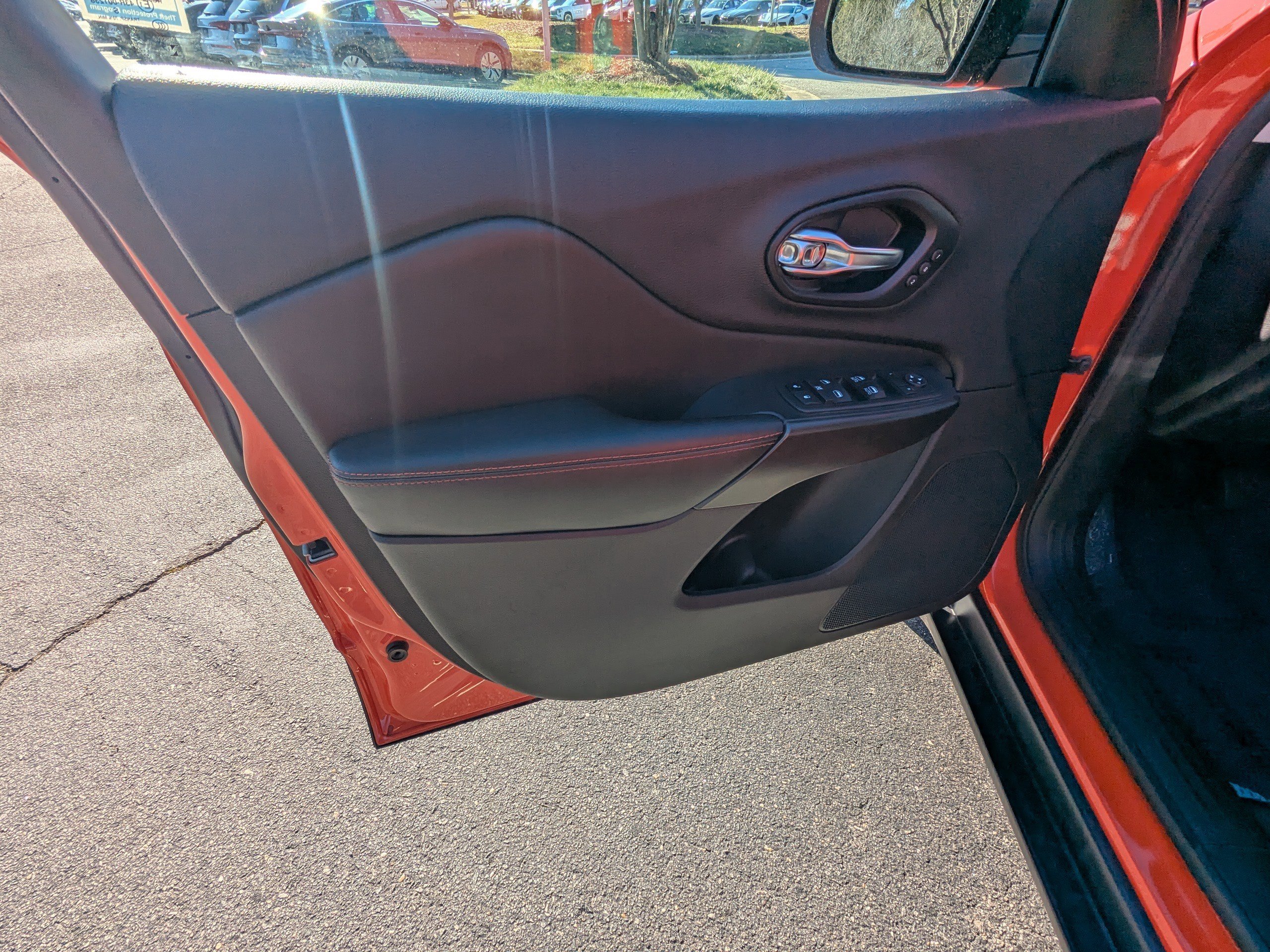 Used 2021 Jeep Cherokee Trailhawk w/ Premium Leather Package image 16