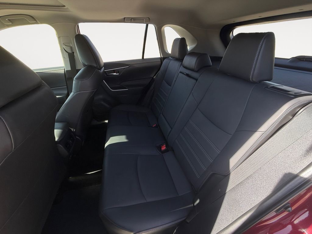 Used 2022 Toyota RAV4 XLE Premium image 12