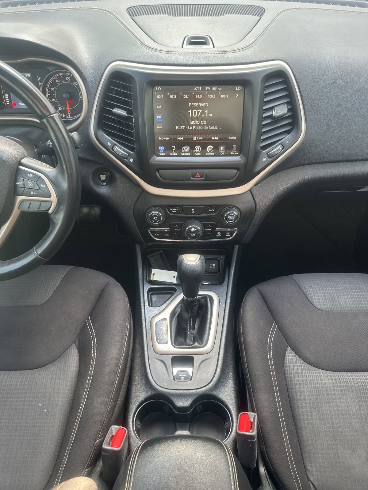 Used 2017 Jeep Cherokee Latitude w/ Comfort/Convenience Group image 18