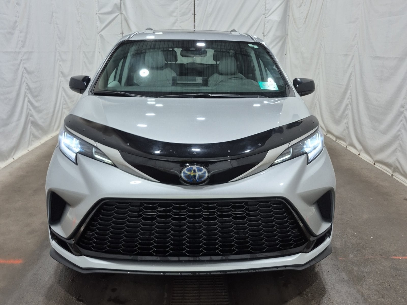 Used 2023 Toyota Sienna XSE AWD/4WD image 7