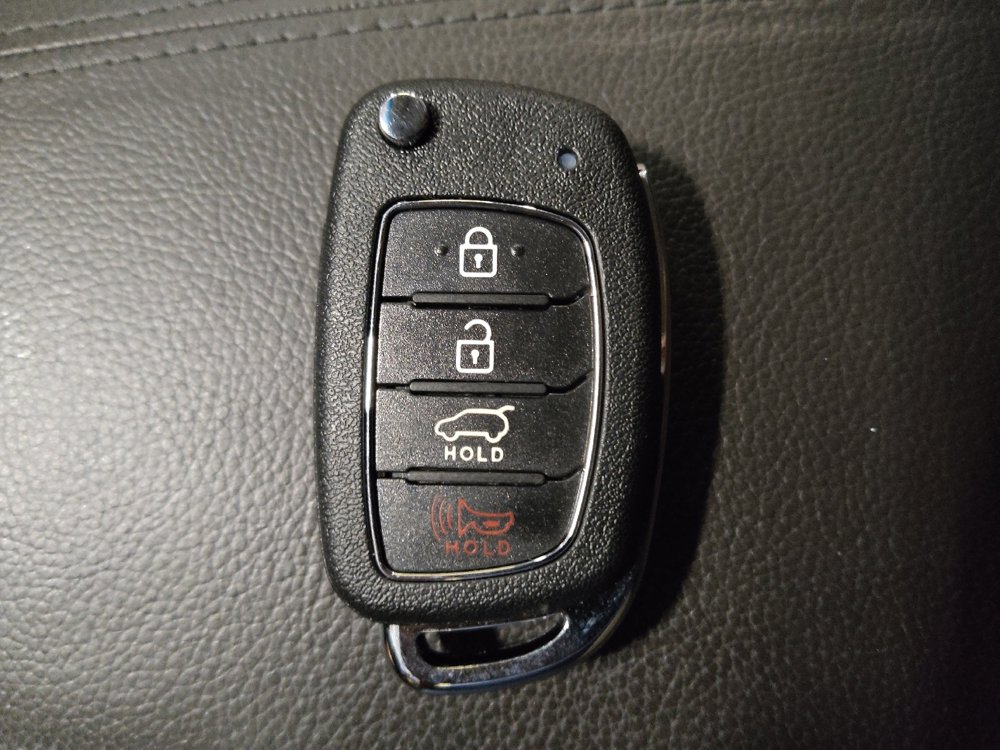 Used 2018 Hyundai Santa Fe Sport w/ Cargo Package FWD image 32