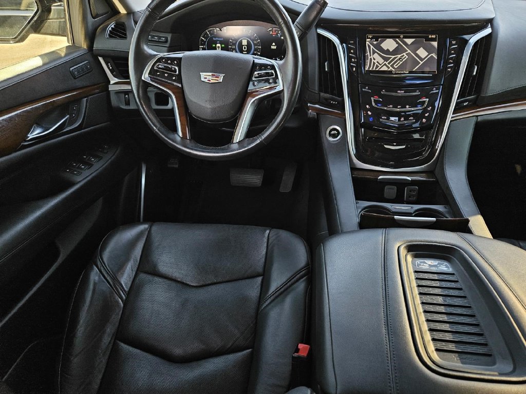 Used 2020 Cadillac Escalade Luxury RWD image 12