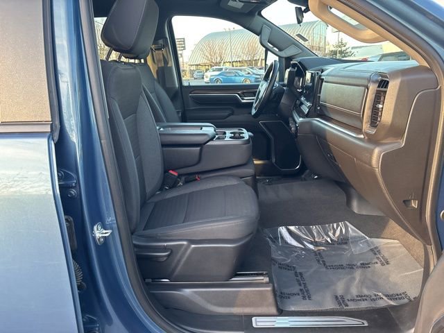 Used 2025 Chevrolet Silverado 2500 LT w/ Convenience Package image 34