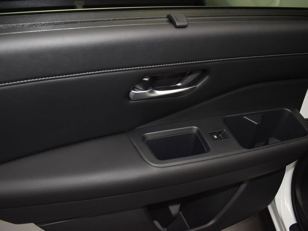 Used 2024 Nissan Pathfinder SL image 14