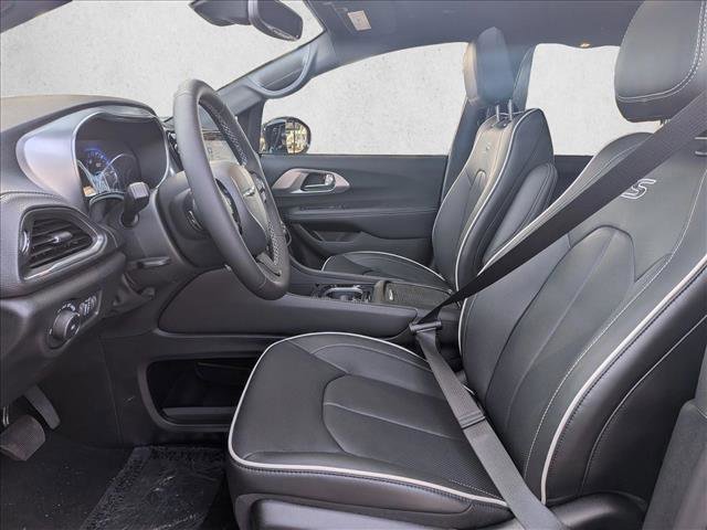 New 2026 Chrysler Pacifica Limited w/ S Appearance Package image 4