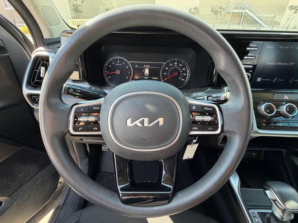 Used 2022 Kia Sorento LX AWD/4WD image 14