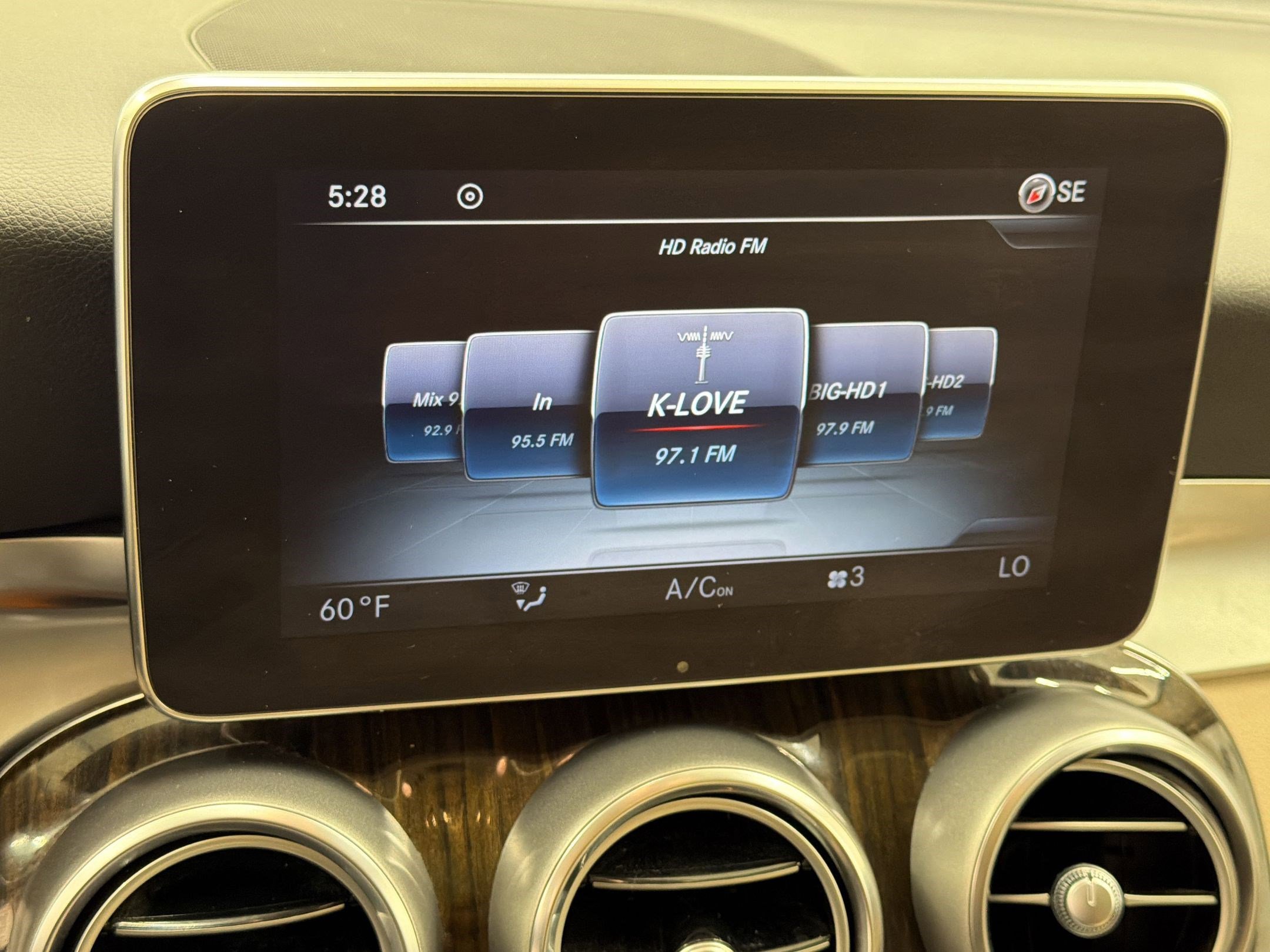 Used 2017 Mercedes-Benz GLC 300 4MATIC image 22