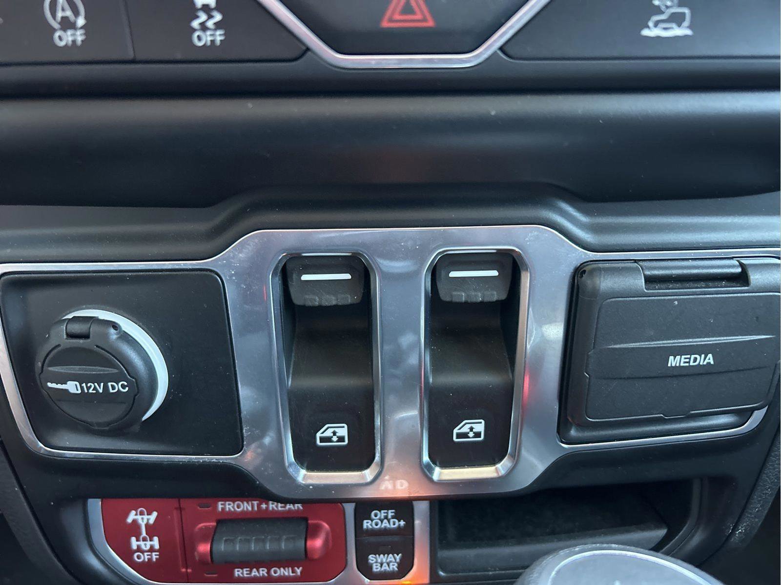 Used 2022 Jeep Wrangler Rubicon AWD/4WD image 32