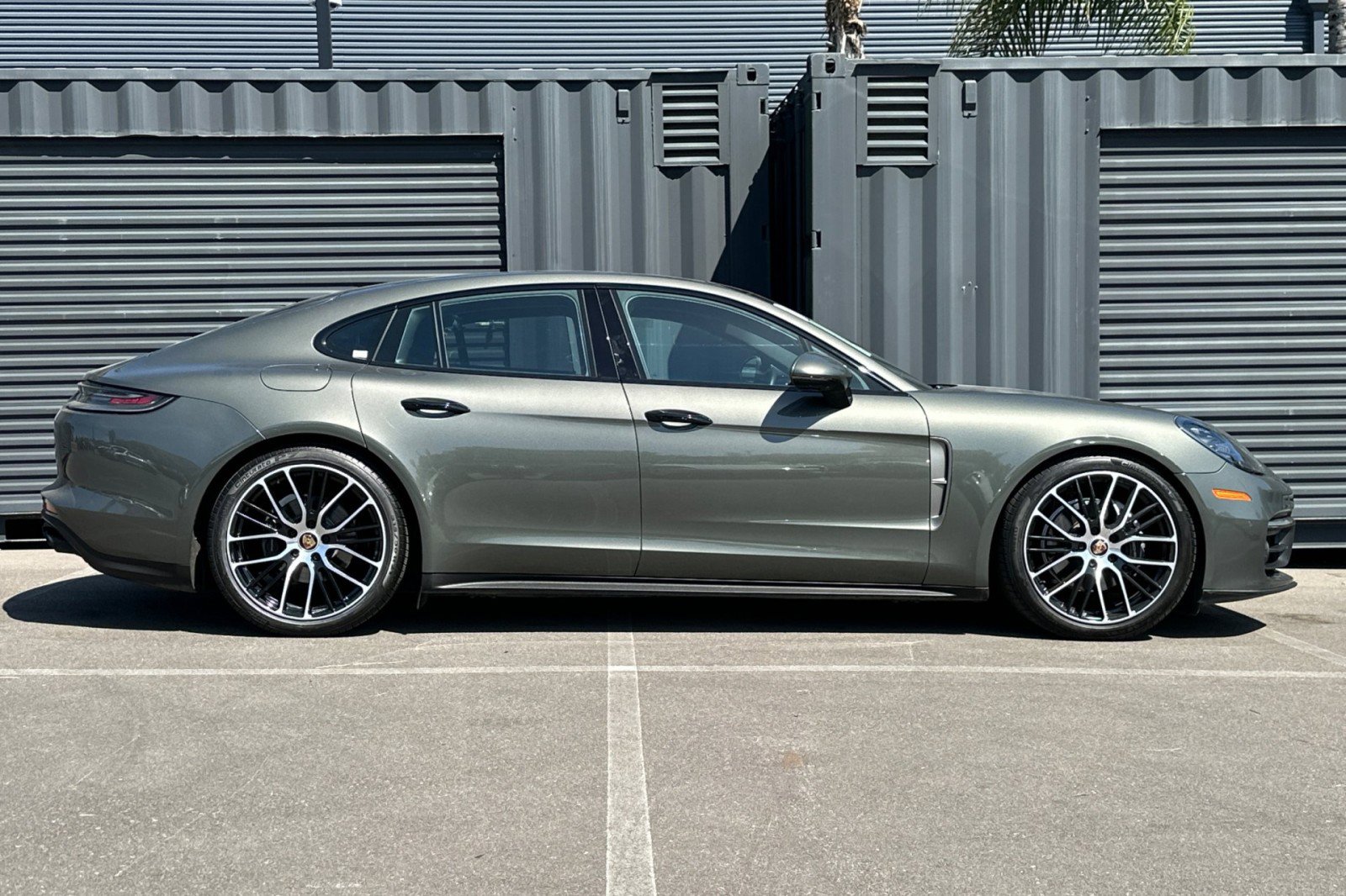 Certified 2023 Porsche Panamera Platinum Edition image 9