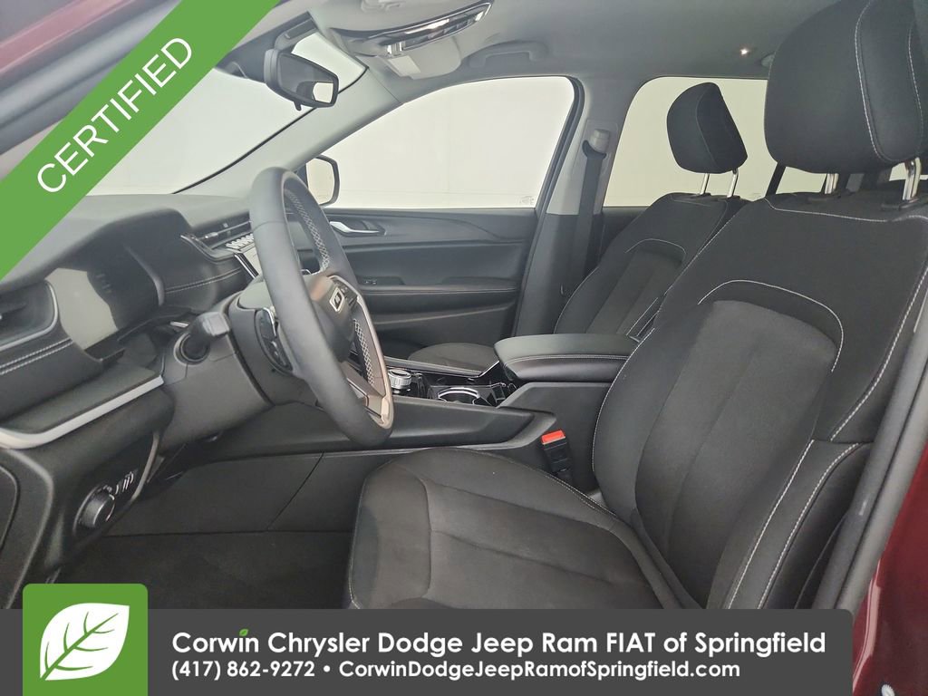 Used 2023 Jeep Grand Cherokee Laredo AWD/4WD image 18