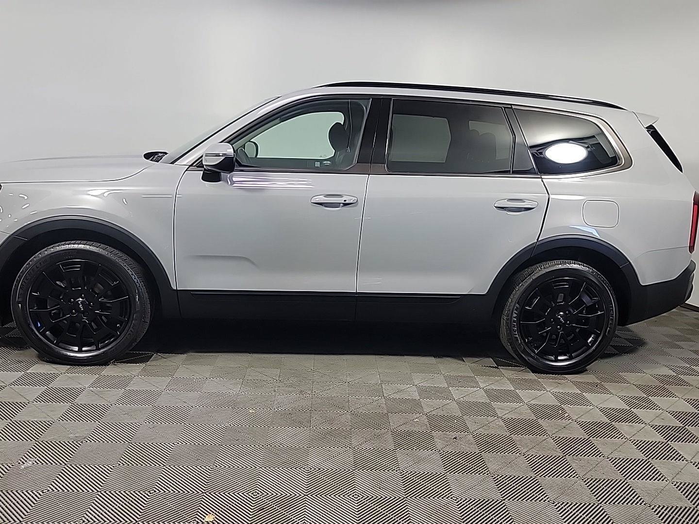 Certified 2022 Kia Telluride EX w/ EX Premium Package AWD/4WD image 12