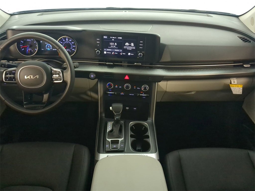 Used 2024 Kia Carnival LX image 18