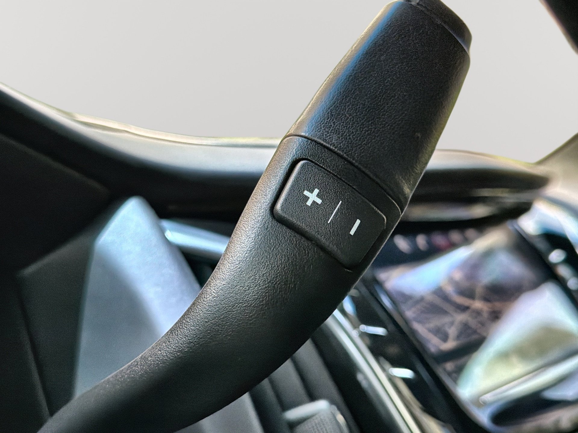 Used 2019 Cadillac Escalade ESV Platinum AWD/4WD image 23