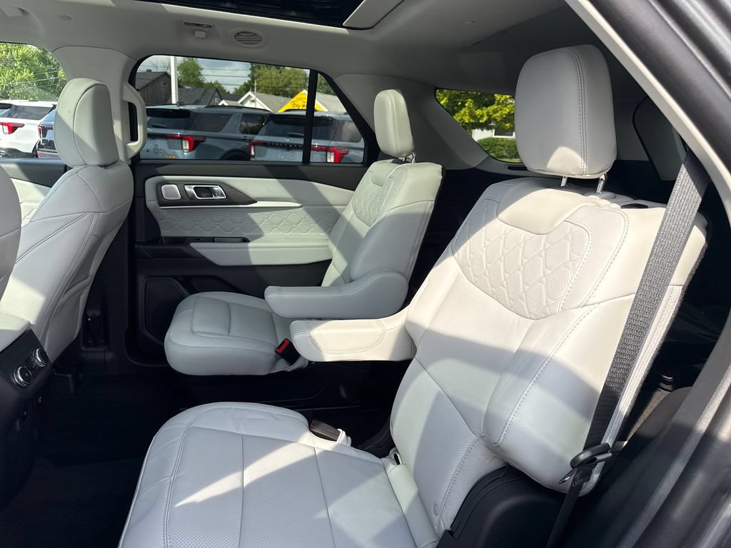 Used 2025 Ford Explorer Platinum w/ LUX Leather Package AWD/4WD image 19