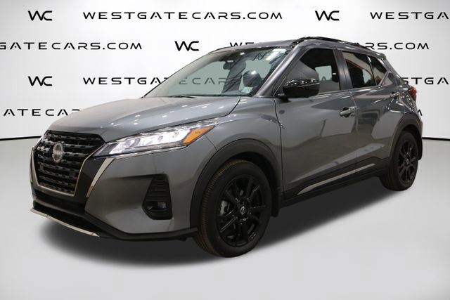 Used 2022 Nissan Kicks SR image 1