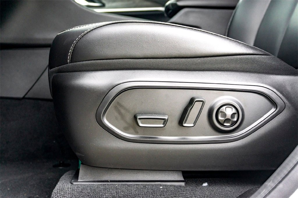 New 2025 Jeep Grand Cherokee Limited w/ Black Appearance Package image 8