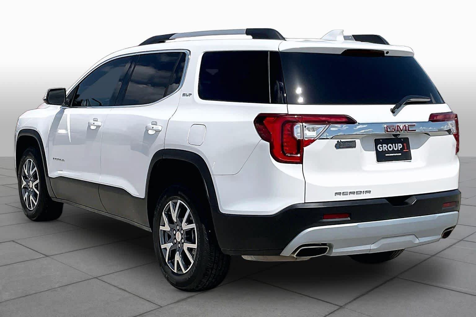 Used 2023 GMC Acadia SLT w/ Technology Package FWD image 12