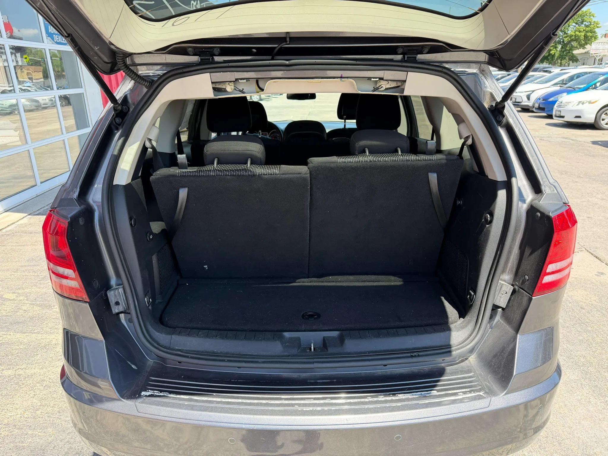 Used 2020 Dodge Journey SE w/ Blacktop Package FWD image 8