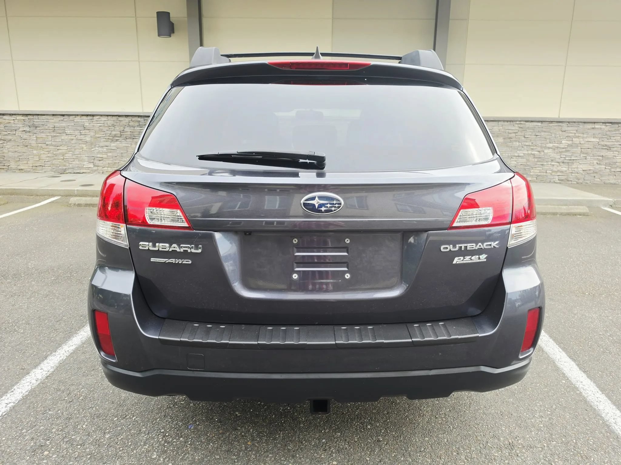 Used 2012 Subaru Outback 2.5i Limited AWD/4WD image 4
