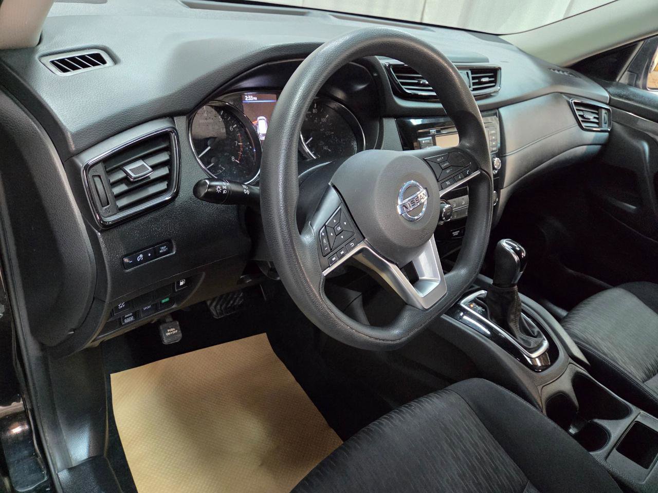 Used 2018 Nissan Rogue S image 17