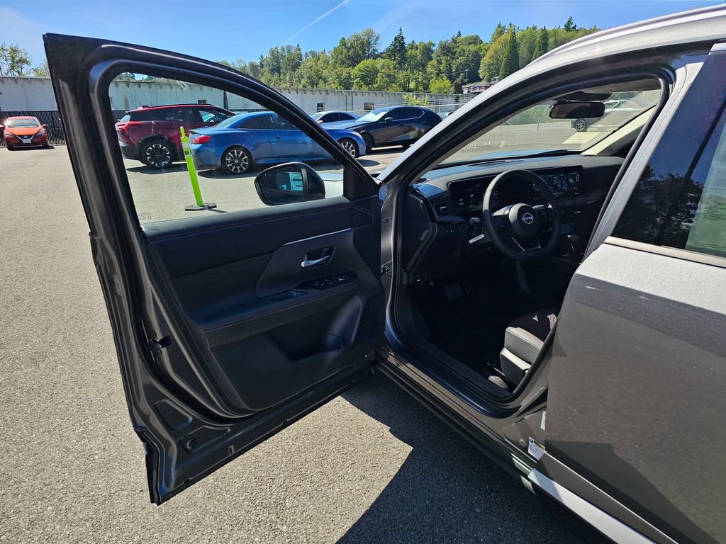 New 2026 Nissan Kicks SR w/ SR Premium Package AWD/4WD image 19