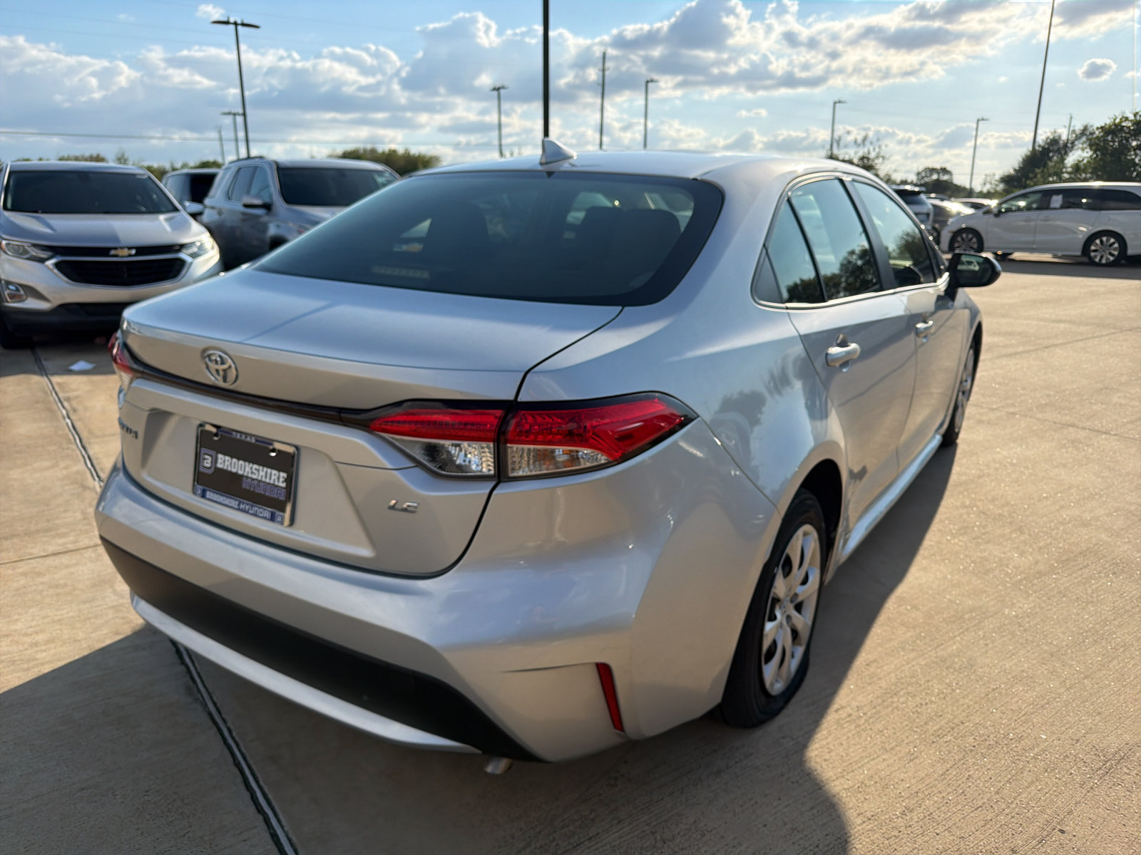 Used 2020 Toyota Corolla LE FWD image 5