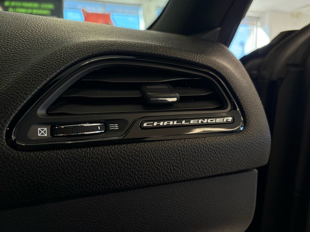 Used 2017 Dodge Challenger R/T Plus image 31