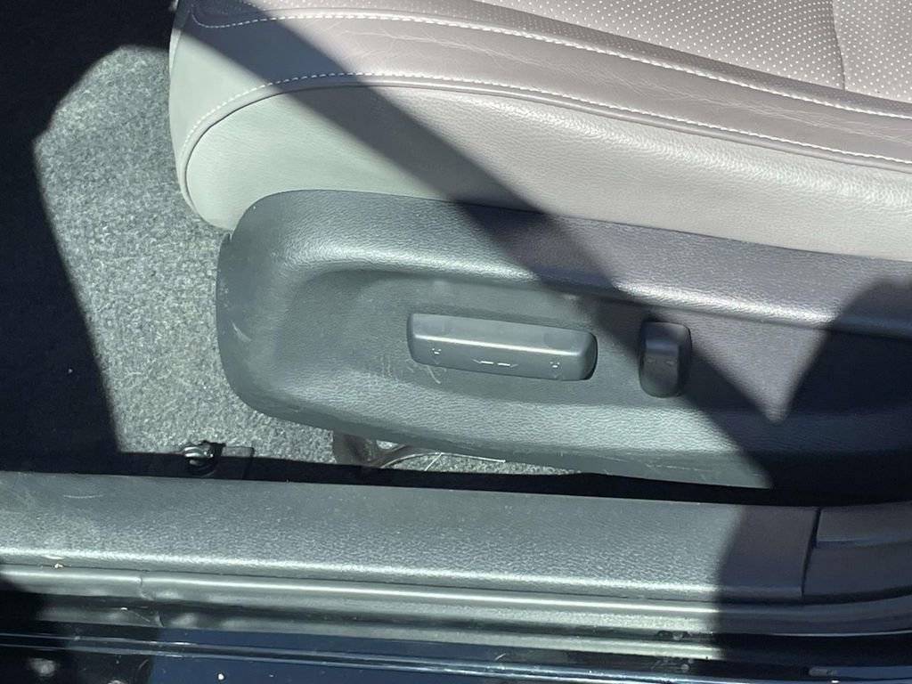 Used 2019 Honda Civic EX-L image 17