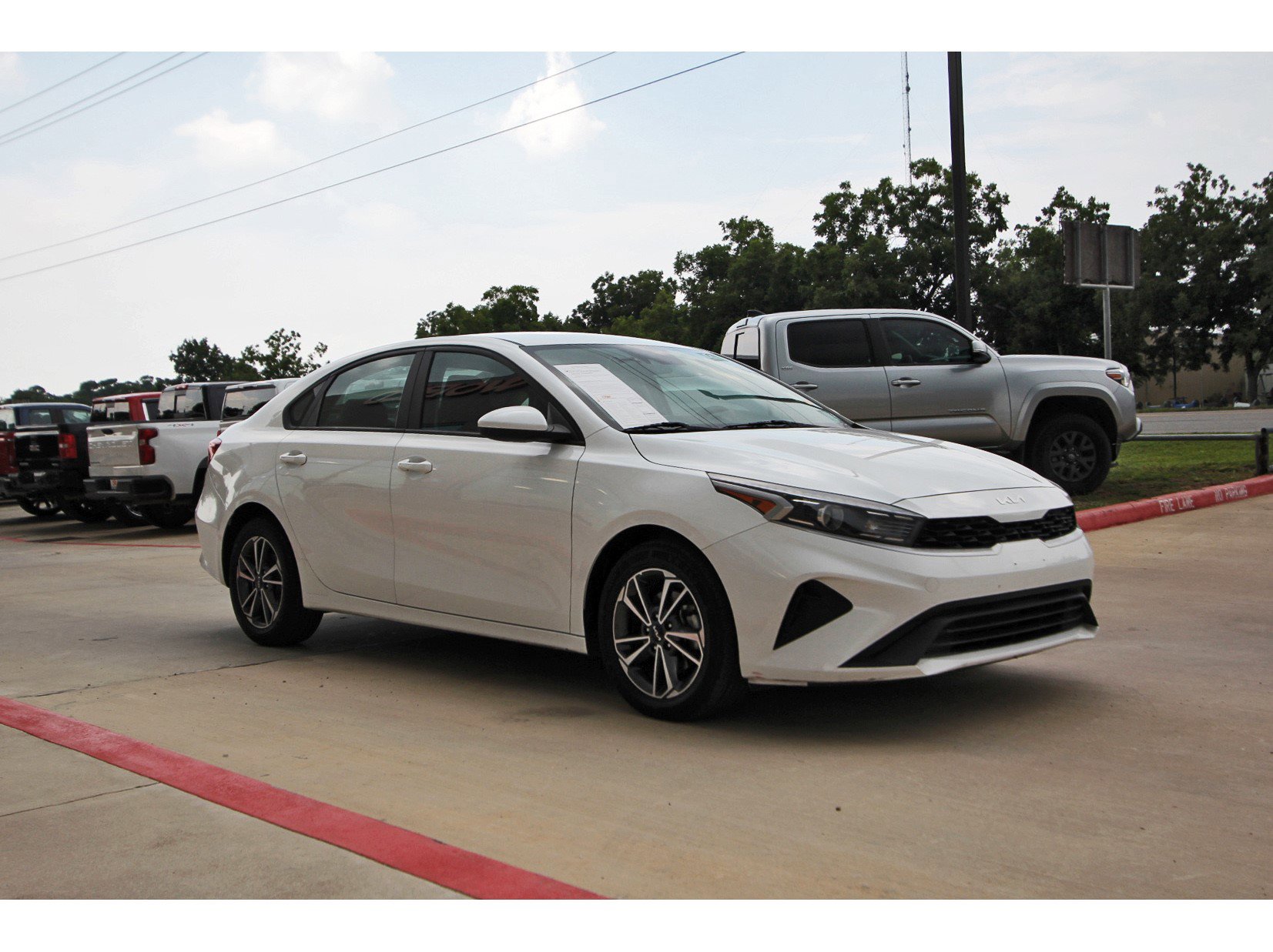 Used 2023 Kia Forte LXS image 2