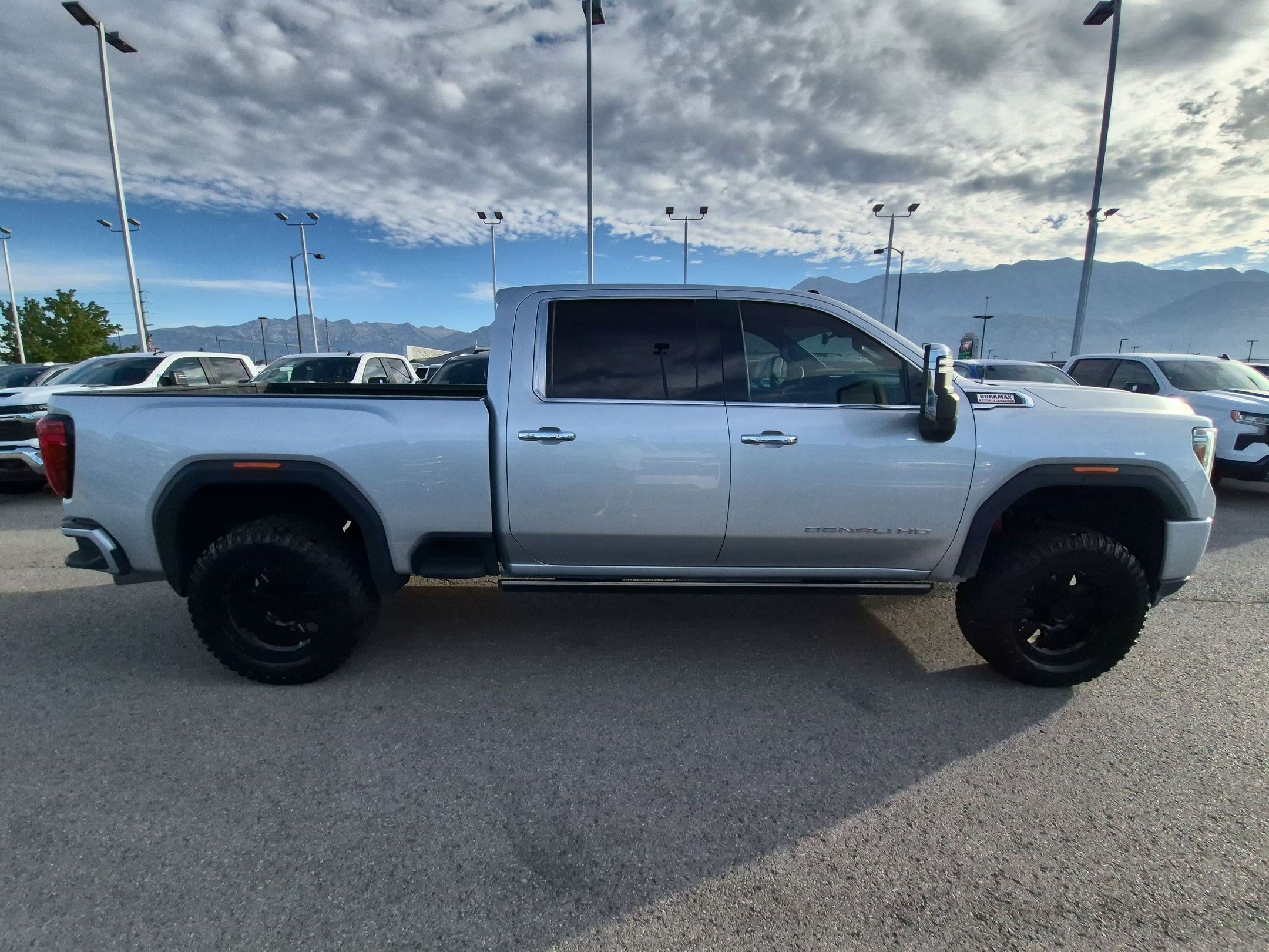Used 2021 GMC Sierra 2500 Denali w/ Denali Ultimate Package AWD/4WD image 2