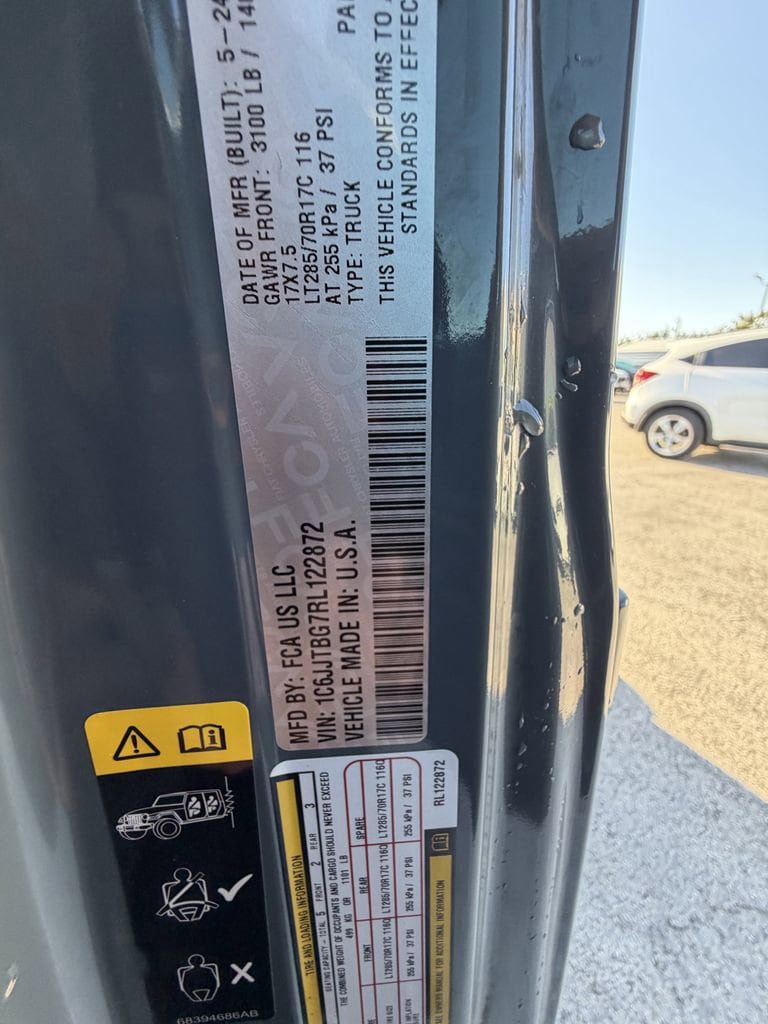 Used 2024 Jeep Gladiator Rubicon AWD/4WD image 34