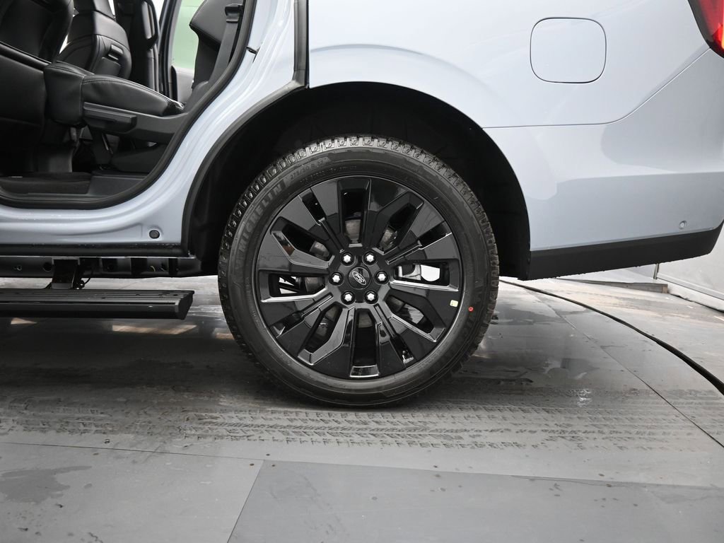 New 2025 Ford Expedition Platinum w/ Stealth Appearance Package AWD/4WD image 24