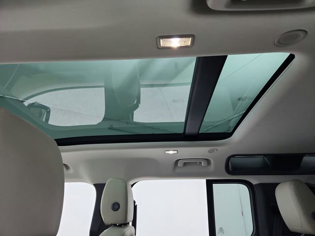 Used 2020 Land Rover Defender 110 First Edition image 18