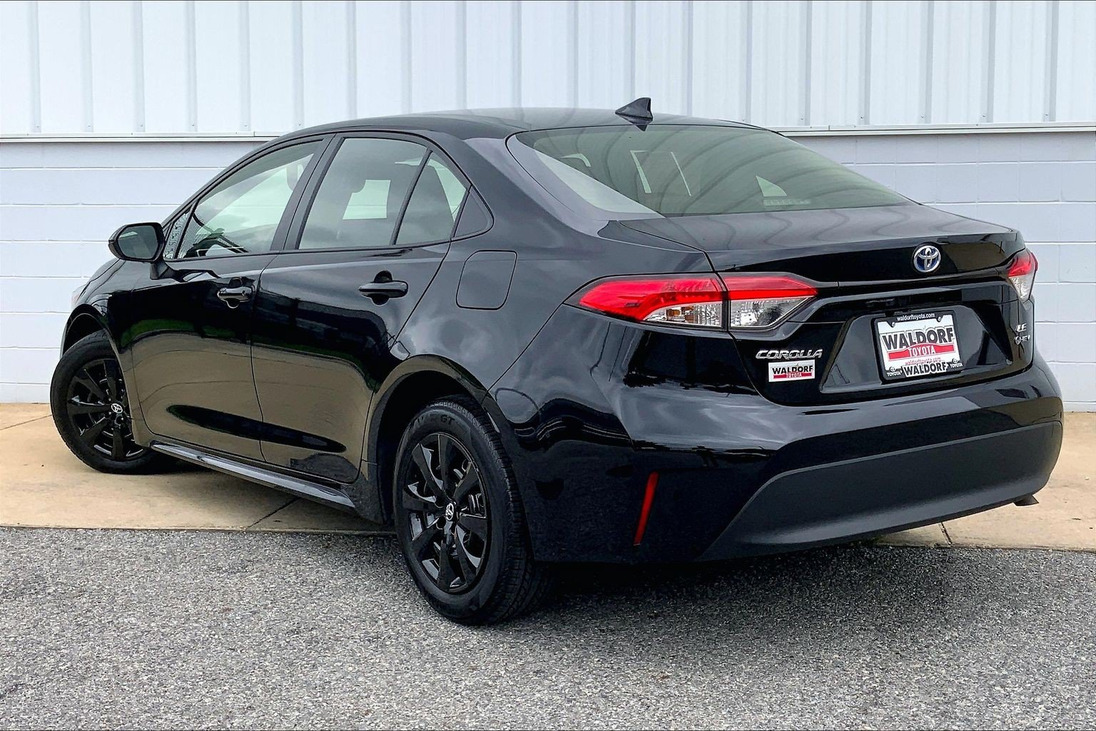 Used 2025 Toyota Corolla LE FWD image 15