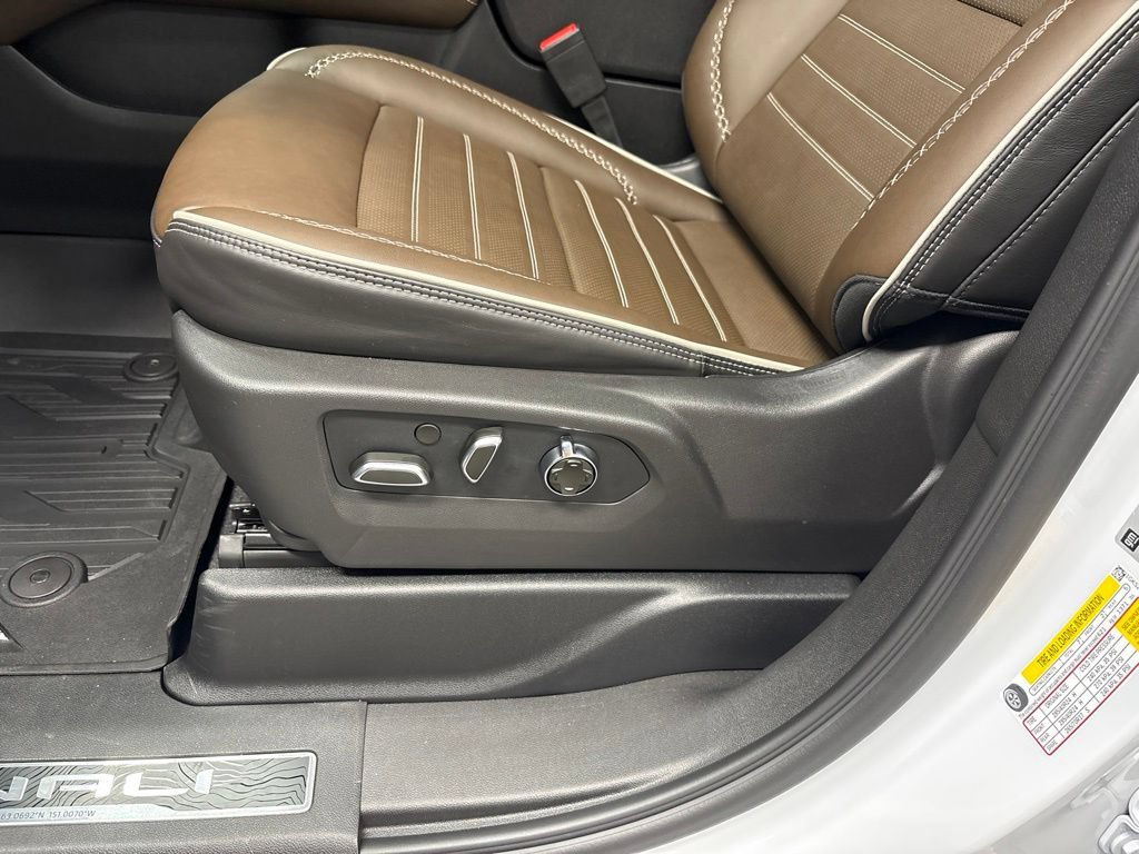 New 2026 GMC Yukon Denali Ultimate w/ LPO, Floor Liner Package AWD/4WD image 23