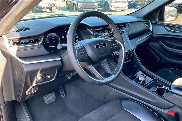 Used 2024 Jeep Grand Cherokee L Laredo image 14