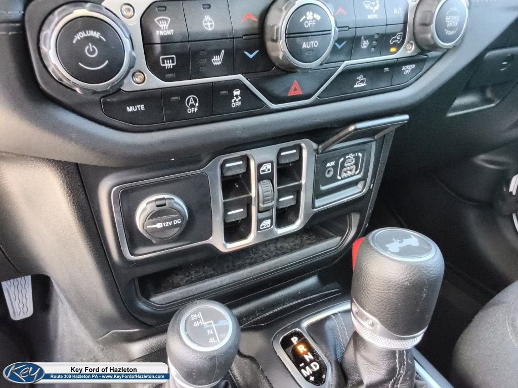 Used 2025 Jeep Wrangler Unlimited Sahara AWD/4WD image 41