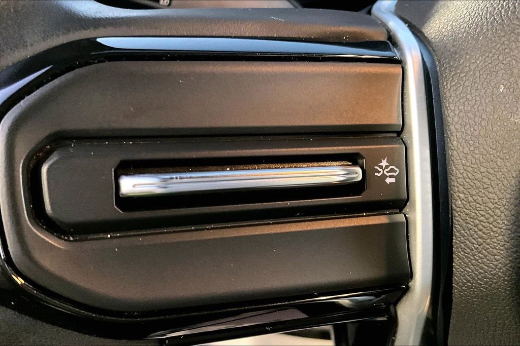 Used 2023 Chevrolet Colorado LT image 11