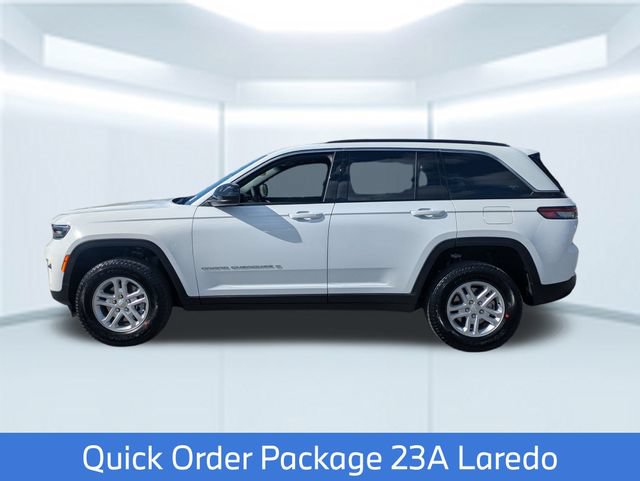 New 2025 Jeep Grand Cherokee Laredo w/ Luxury Tech Group I AWD/4WD image 2