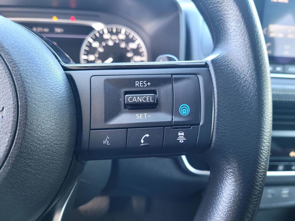 Used 2023 Nissan Rogue SV image 25