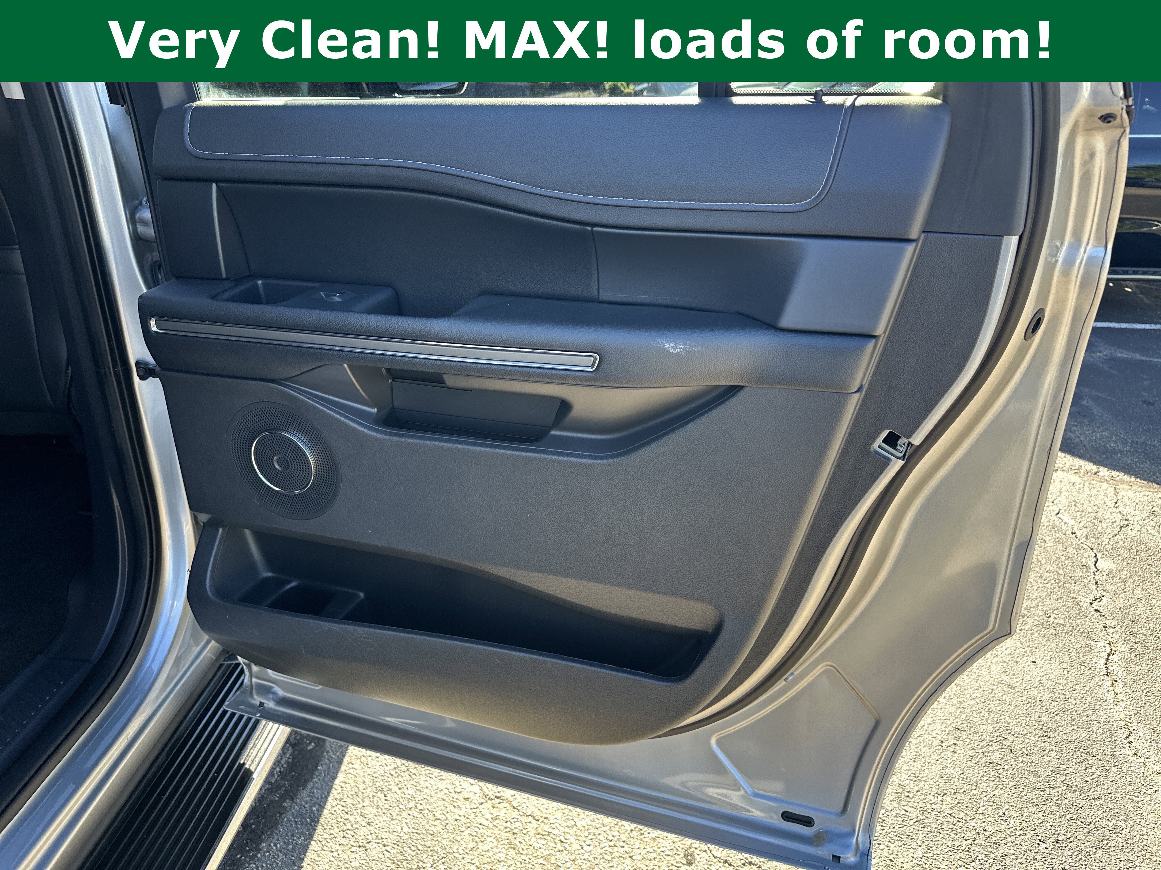 Used 2023 Ford Expedition Max XLT image 18